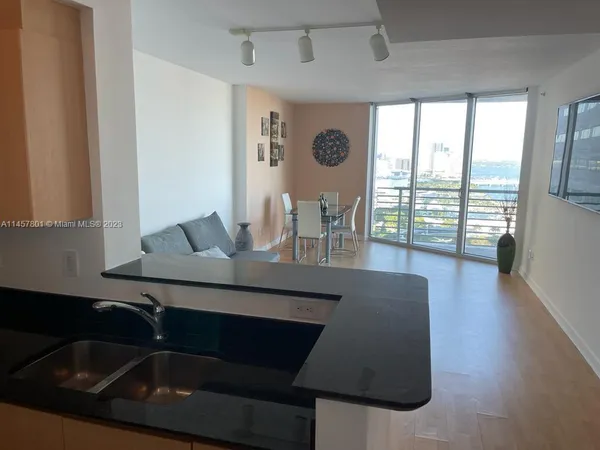 $3,150 | 325 South Biscayne Boulevard, Unit 3716, Miami, FL 33131