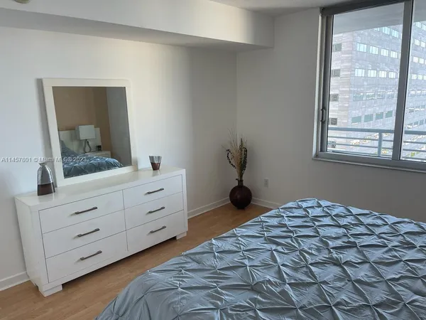 $3,150 | 325 South Biscayne Boulevard, Unit 3716, Miami, FL 33131