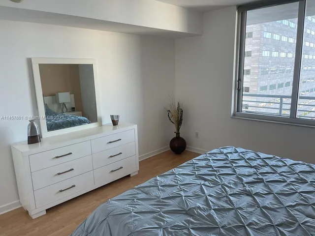 $3,200 | 325 South Biscayne Boulevard, Unit 3716, Miami, FL 33131