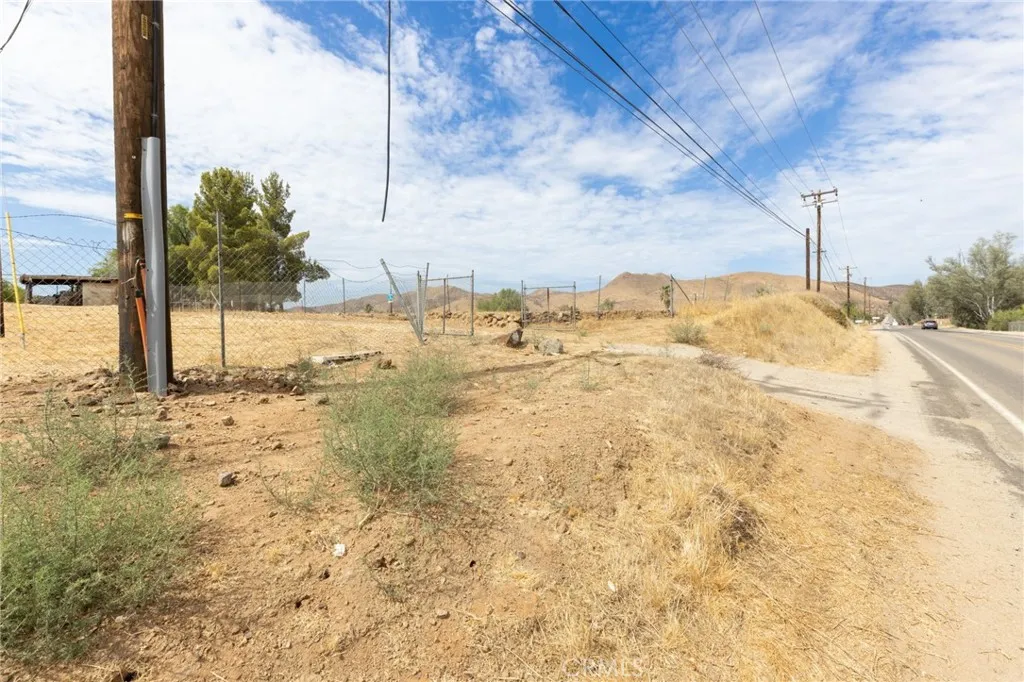 21639 Ellis Perris, CA 92570 - Photo 23 of 40 Double gate entrance to lower level from Palm