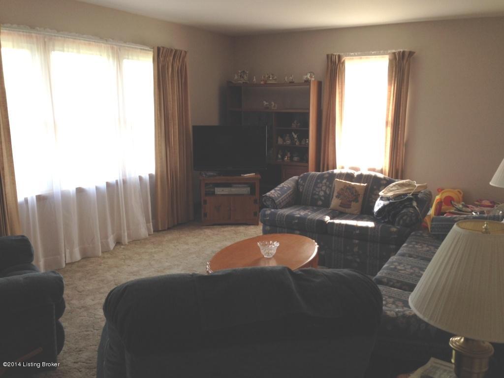 3141 North Midway Road Brandenburg, KY 40108 - Photo 4 of 27 Living Room