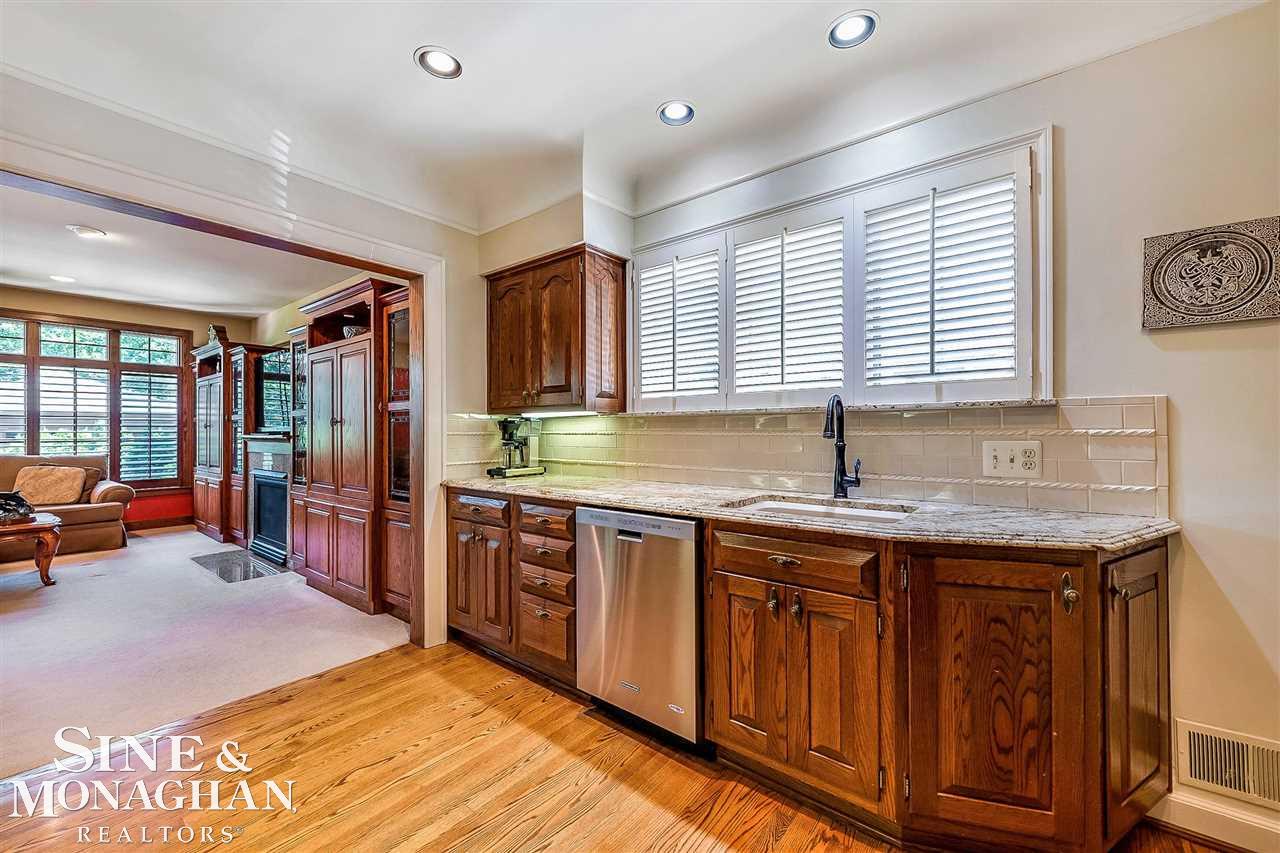 724 Lincoln Road Grosse Pointe, MI 48230 - Photo 9 of 40 50080693-8.JPG