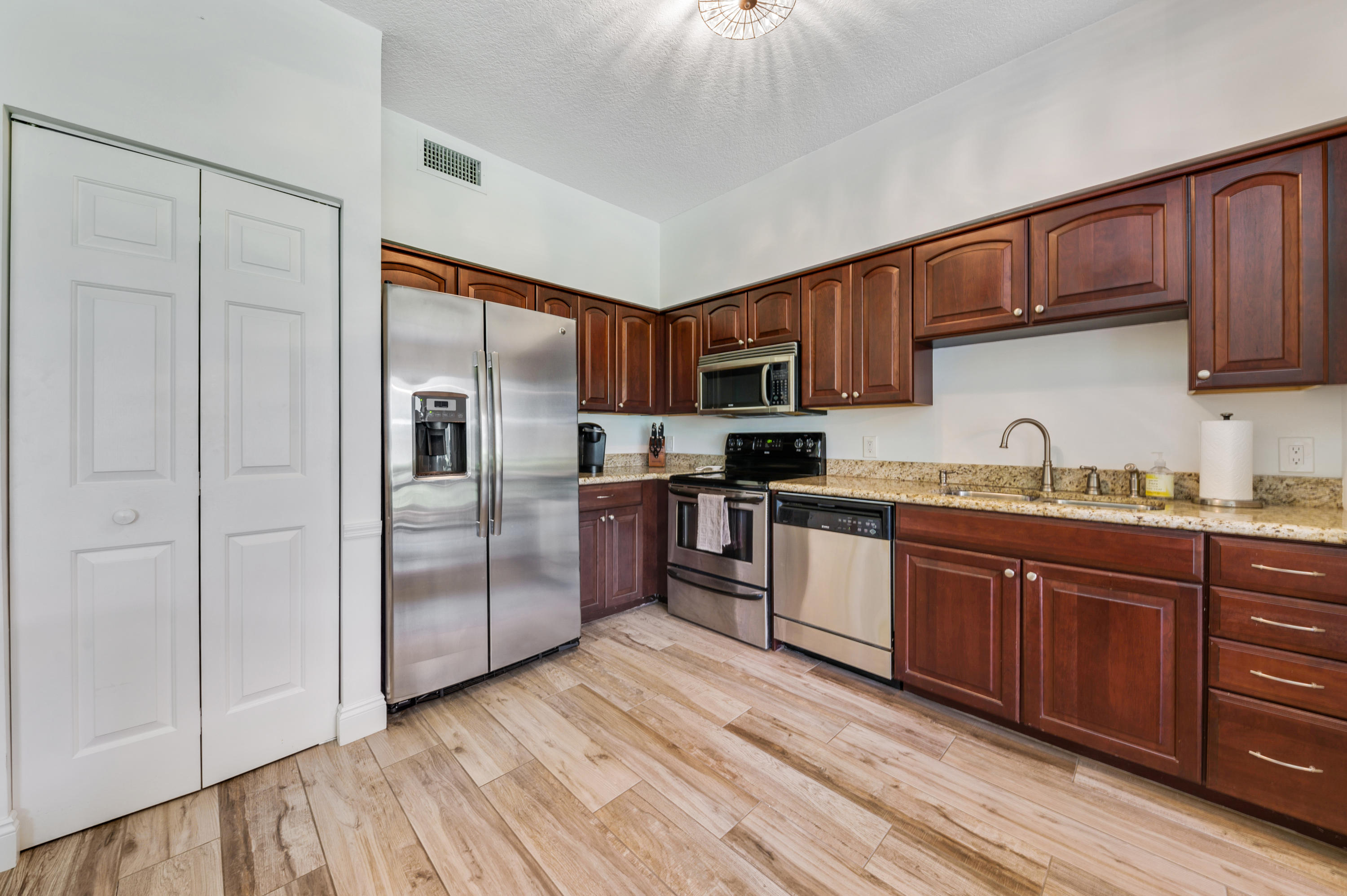 5780 Coach House Circle, Unit C Boca Raton, FL 33486 - Photo 4 of 15 VHT-RX-10643379_2.jpg