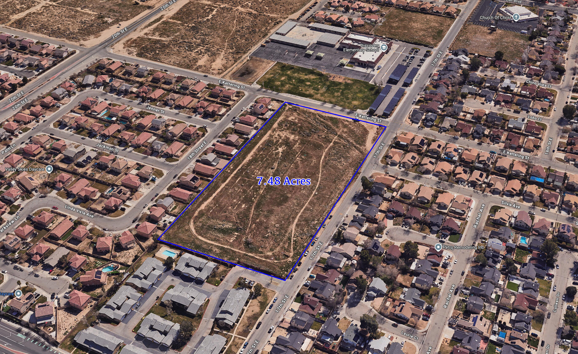 Cor 17th Street Lancaster, CA 93535 - Photo 2 of 3 view of a black and white floor