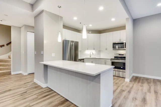 $7,850 | 1730 North Clark Street, Unit 102, Chicago, IL 60614