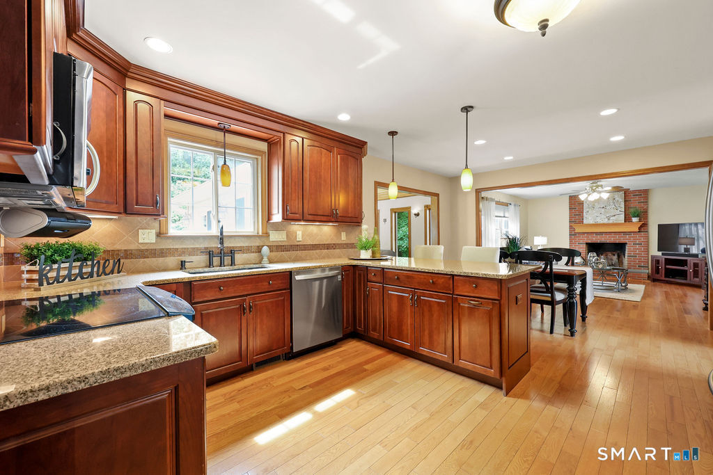 209 Lancaster Way Cheshire, CT 06410 - Photo 10 of 40