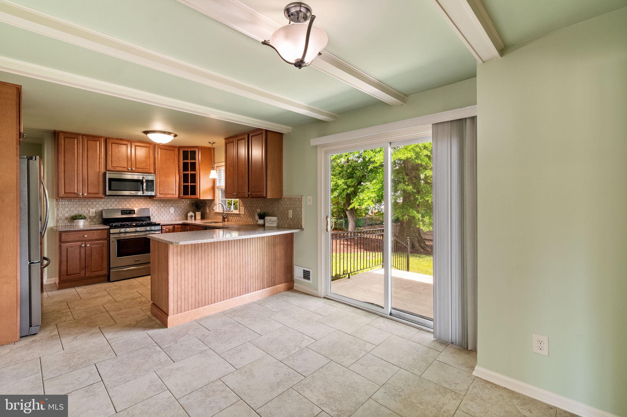 7619 Hayfield Road Alexandria, VA 22315 - Photo 11 of 60 Eat-in kitchen