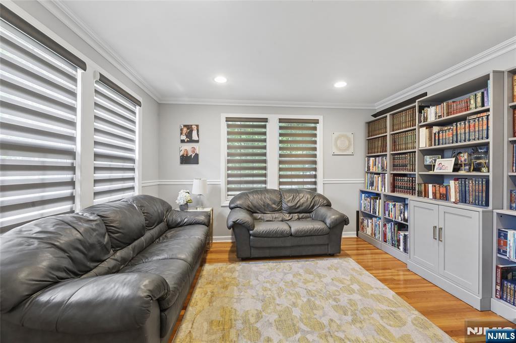 135 Rector Court Bergenfield, NJ 07621 - Photo 14 of 34