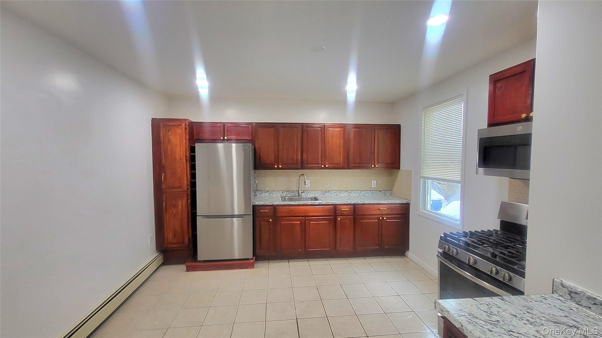 49 Carroll Street, Unit 1 Poughkeepsie, NY 12601 - Photo 5 of 18 Plus Recess Lights And Gas Range