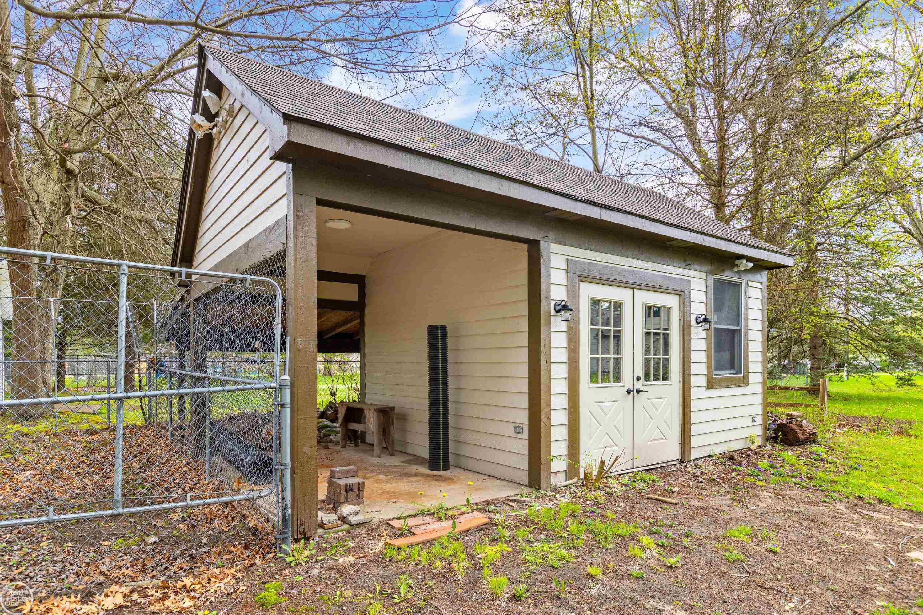 2880 Buckner Road Lake Orion, MI 48362 - Photo 35 of 41 50140359-d3ba5946-9cdd-4925-be4e-f3dc030c63a4.JPG