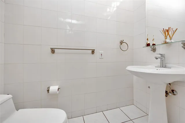 $2,100,000 | 708 Park Lane, Cedarhurst, NY 11516