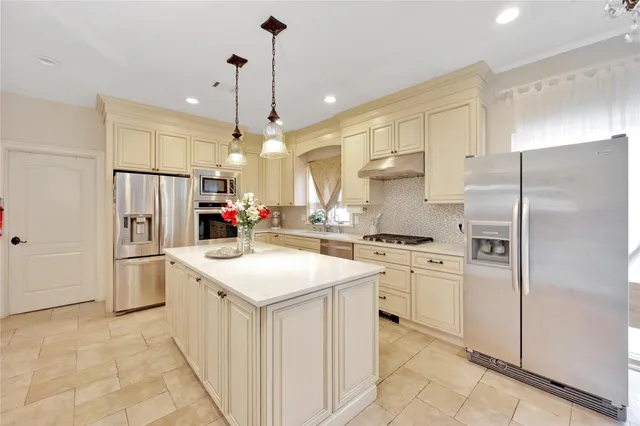 $2,100,000 | 708 Park Lane, Cedarhurst, NY 11516