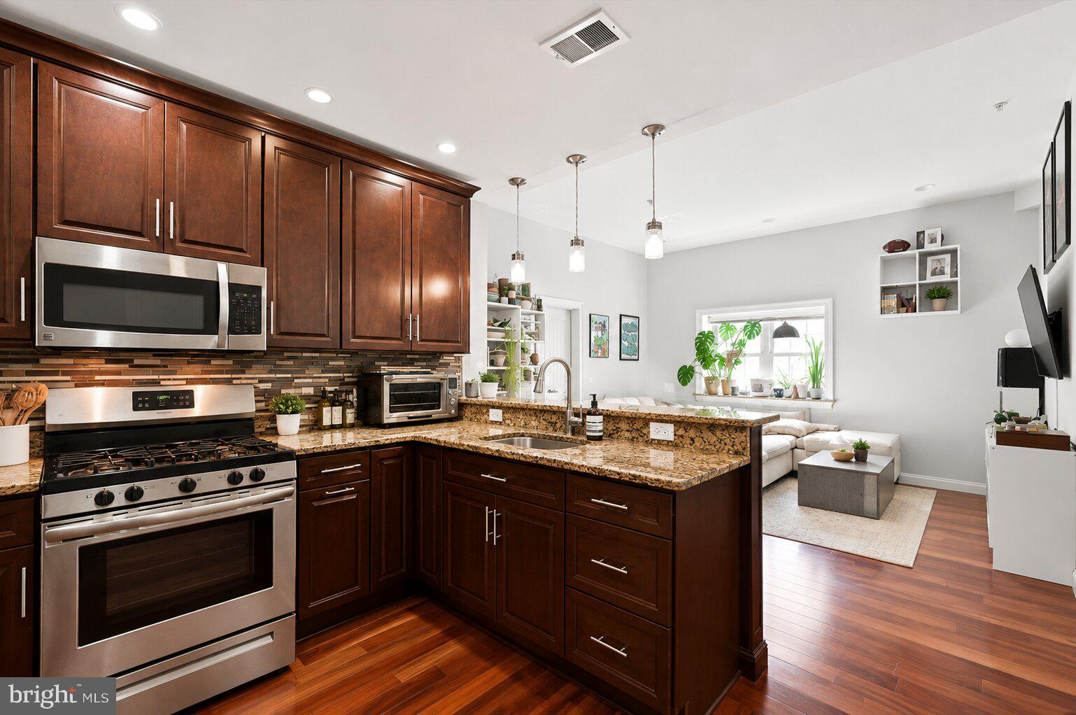 738 South 11th Street, Unit 2F Philadelphia, PA 19147 - Photo 6 of 15