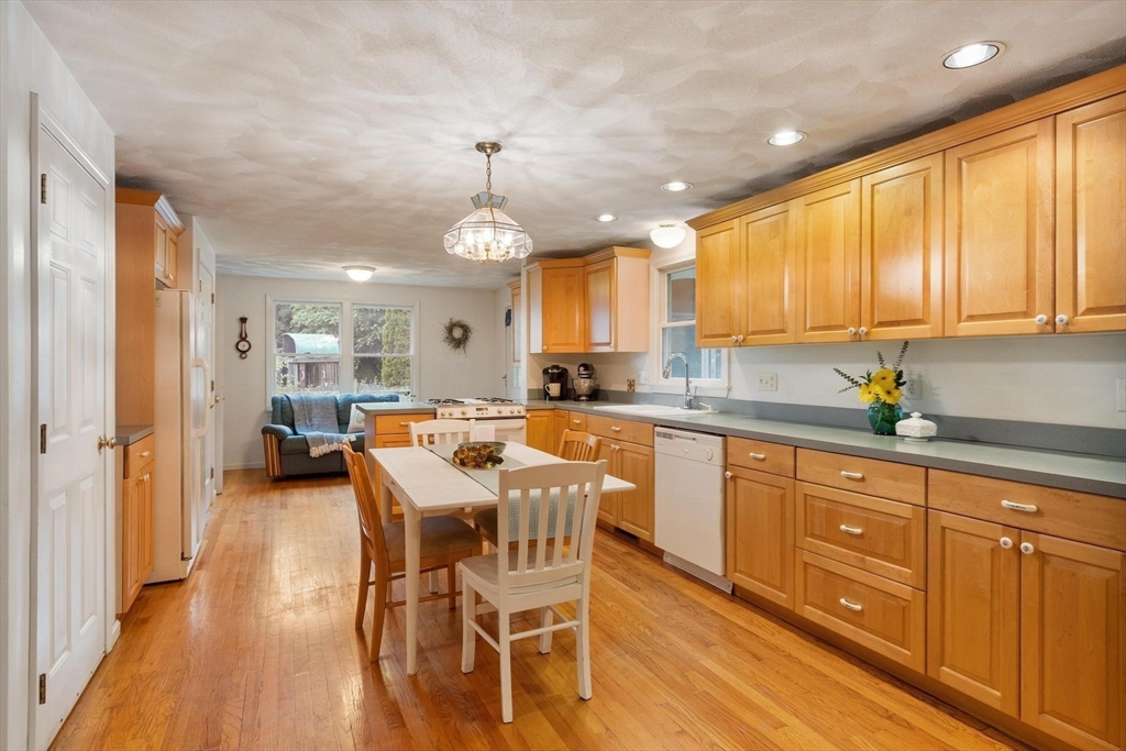 14 Millers Farm Road Billerica, MA 01821 - Photo 13 of 36