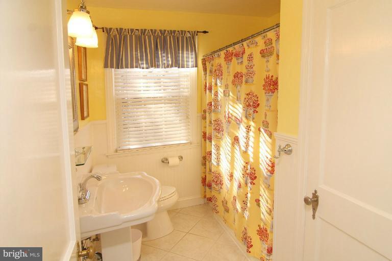212 Gaywood Road Baltimore, MD 21212 - Photo 11 of 30 Bath (Master)