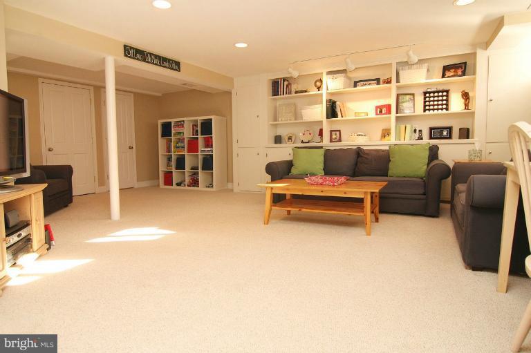 212 Gaywood Road Baltimore, MD 21212 - Photo 23 of 30 Family Room