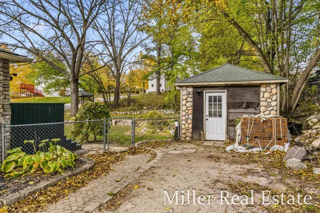 $287,000 | 303 East Colfax Street, Hastings, MI 49058