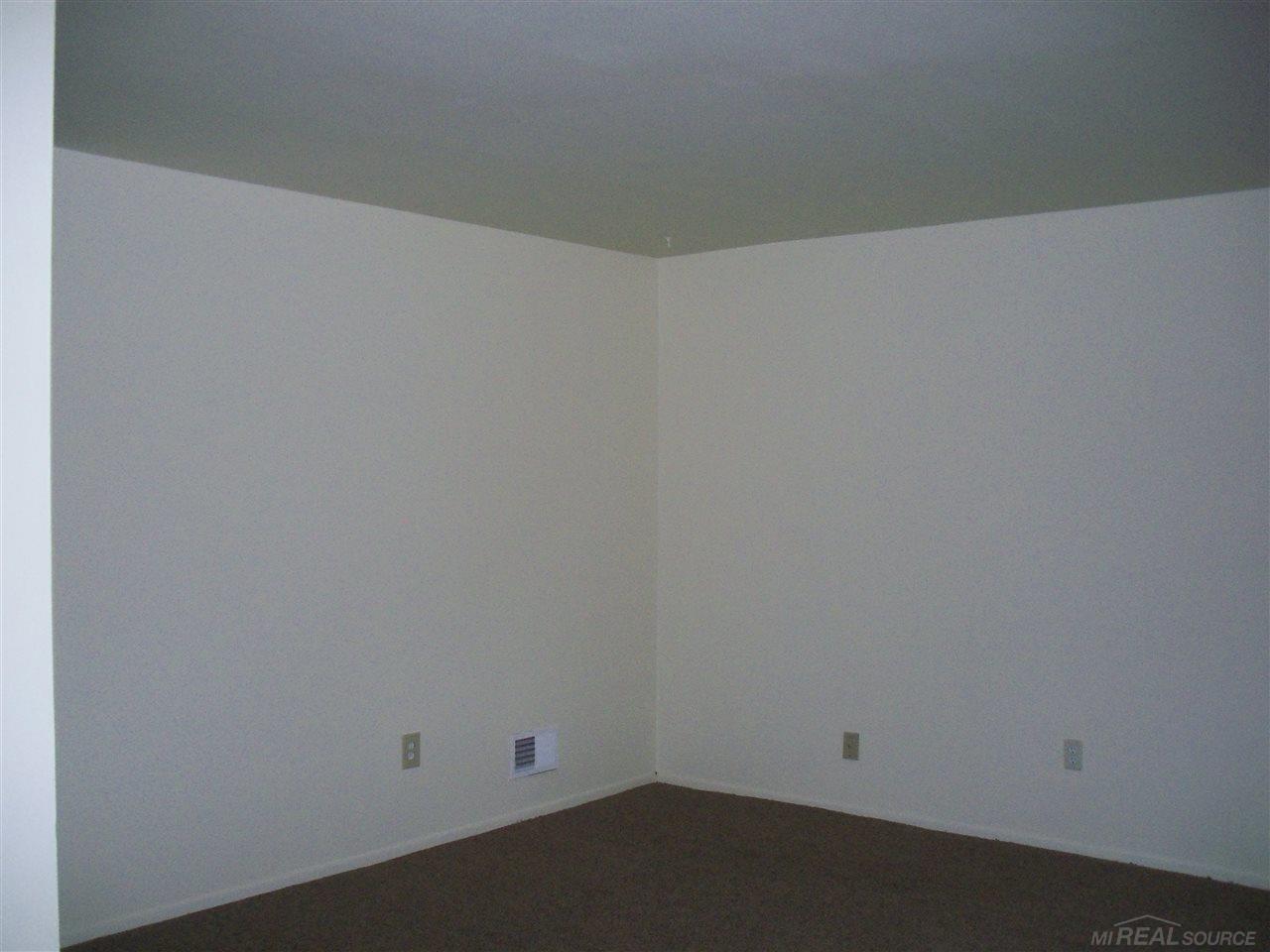 27079 Ridgewood Street Roseville, MI 48066 - Photo 9 of 19