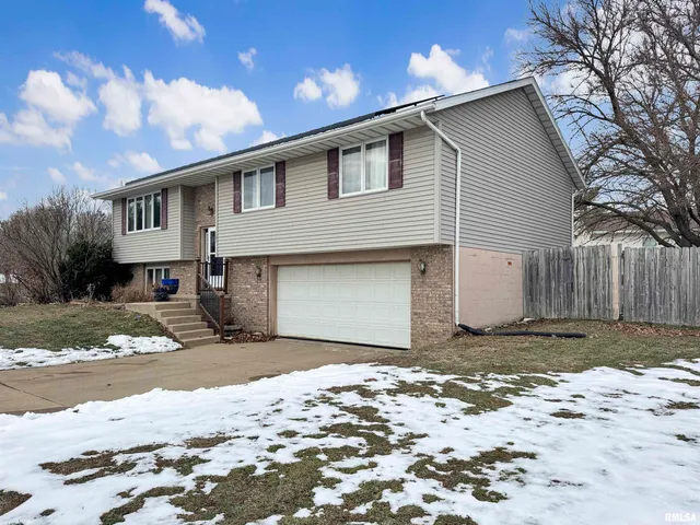 $225,000 | 101 Regent Court, East Peoria, IL 61611