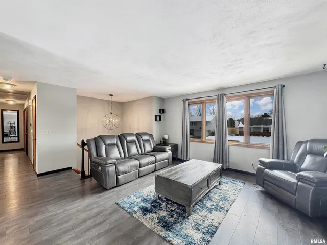 $225,000 | 101 Regent Court, East Peoria, IL 61611