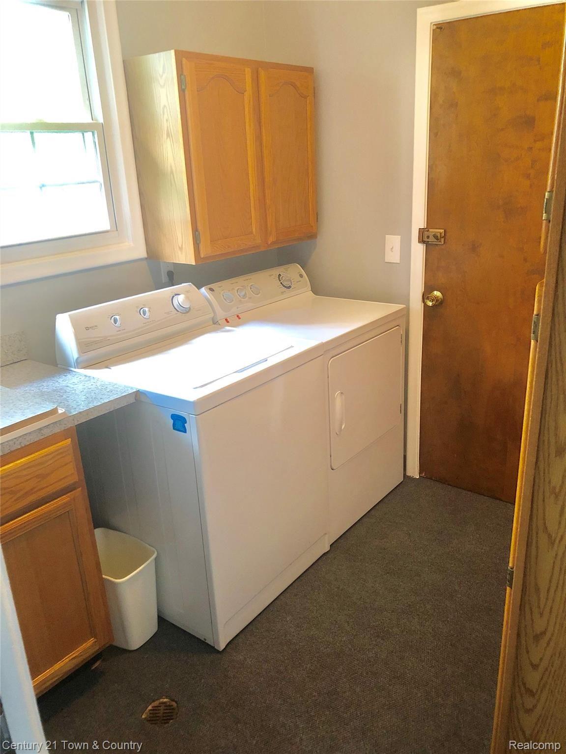 2017 Devonshire Road Bloomfield Hills, MI 48302 - Photo 31 of 43 Main floor laundry room off garage entrance.