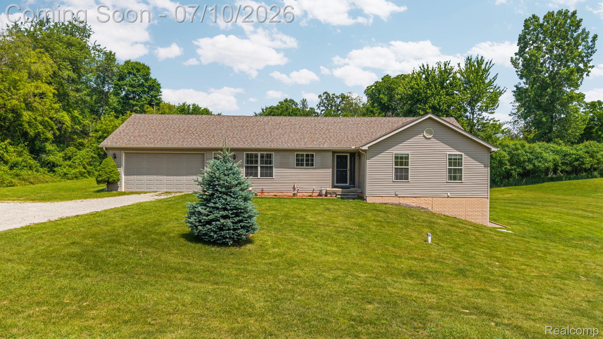 3144 North Nicholson Road Fowlerville, MI 48836 - Photo 10 of 70 Ranch-style residence featuring light gray siding and a brown shingled roof