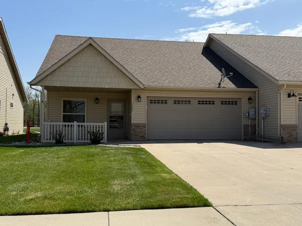 $294,900 | 1729 6th Street West, West Fargo, ND 58078