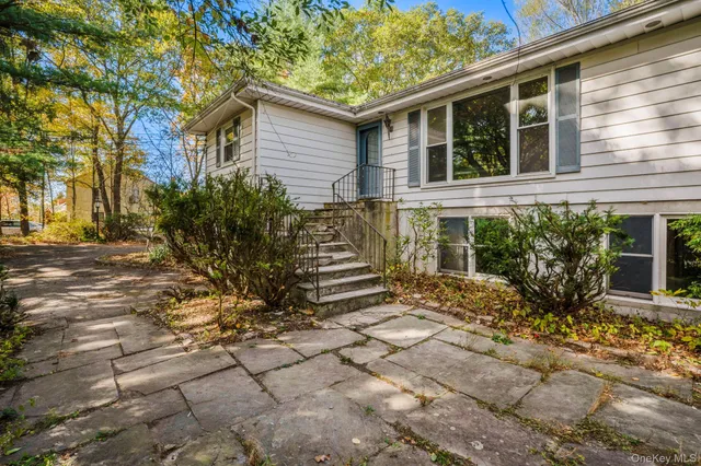 $475,000 | 33 Albion Ovl, Mahopac, NY 10541