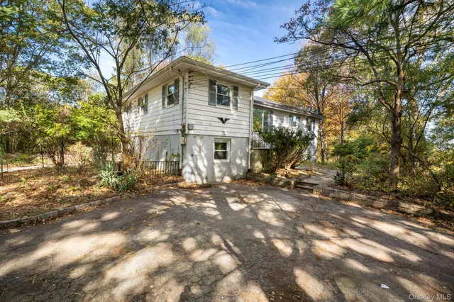 $475,000 | 33 Albion Ovl, Mahopac, NY 10541