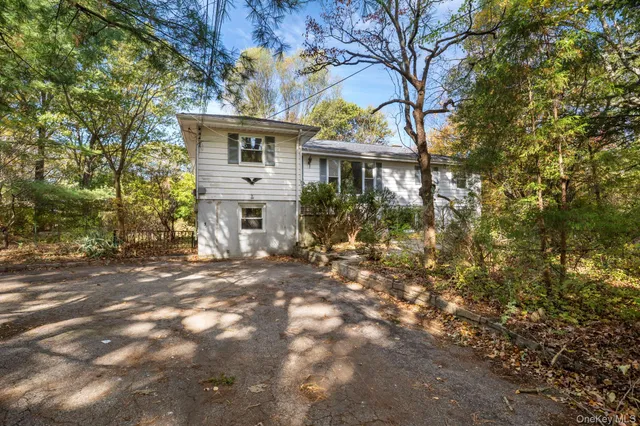 $475,000 | 33 Albion Ovl, Mahopac, NY 10541