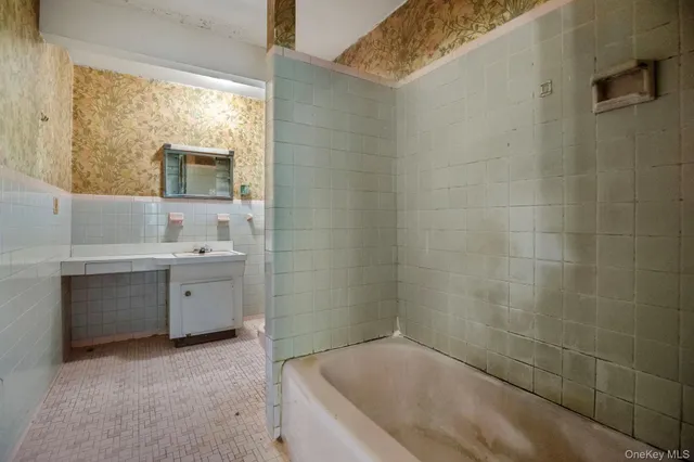 $475,000 | 33 Albion Ovl, Mahopac, NY 10541