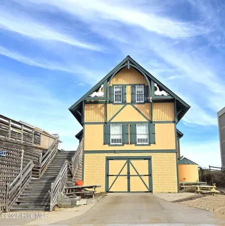 $1,070,000 | 125 Tower Lane, Kill Devil Hills, NC 27948