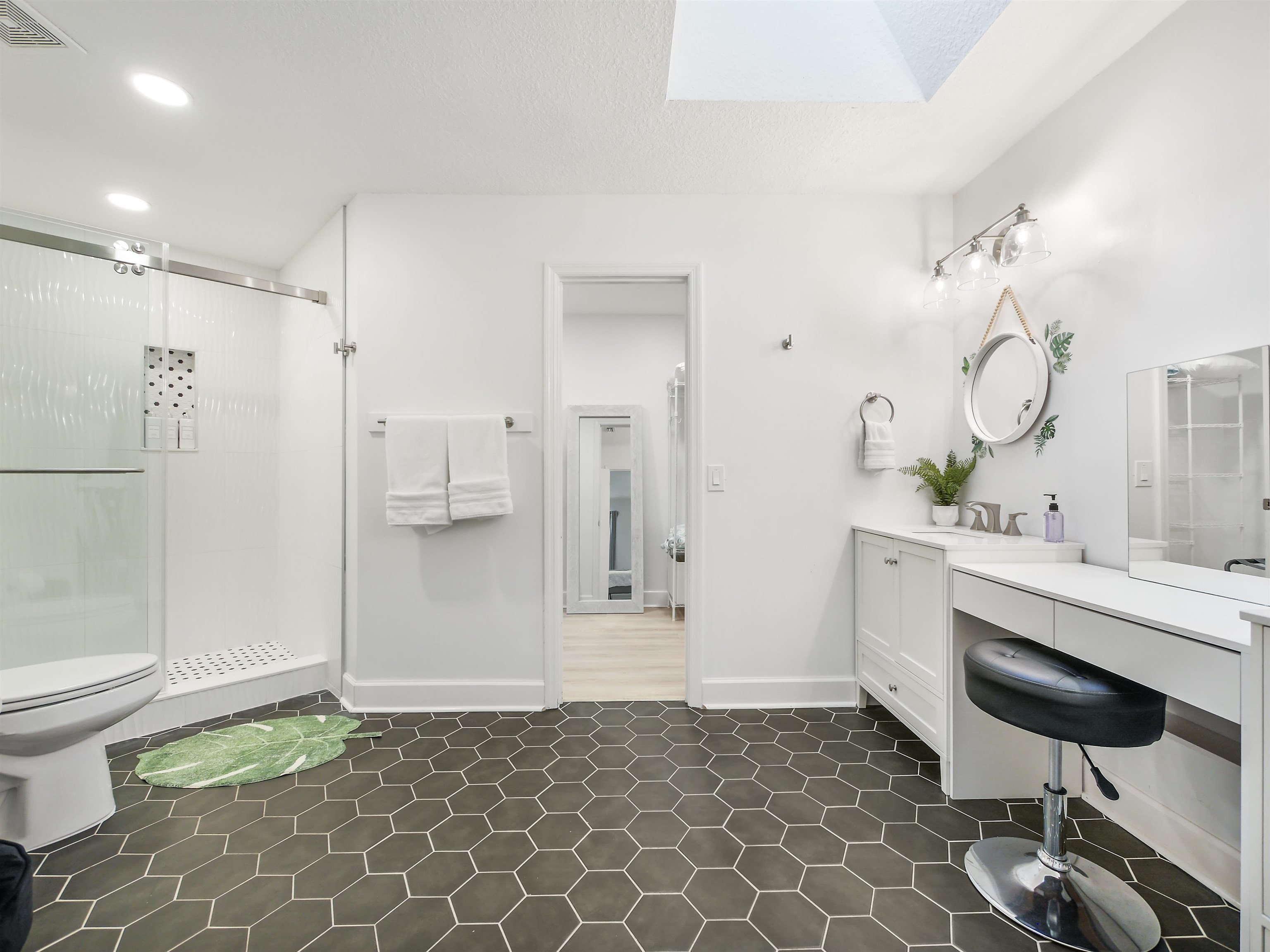 140 Hawthorne Road St. Augustine, FL 32086 - Photo 16 of 39 a bathroom with a sink and a mirror