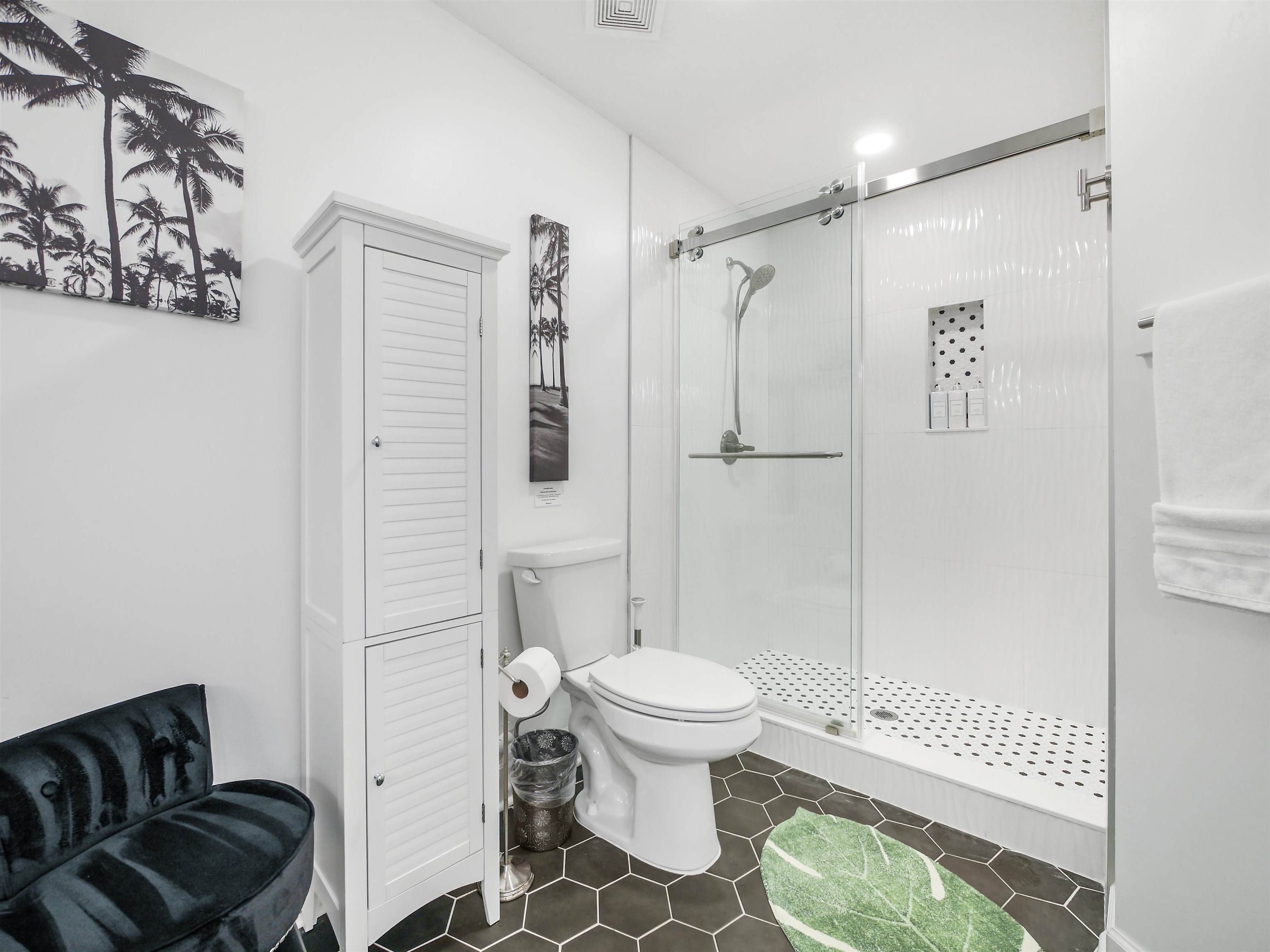 140 Hawthorne Road St. Augustine, FL 32086 - Photo 18 of 39 a bathroom with a toilet and a shower