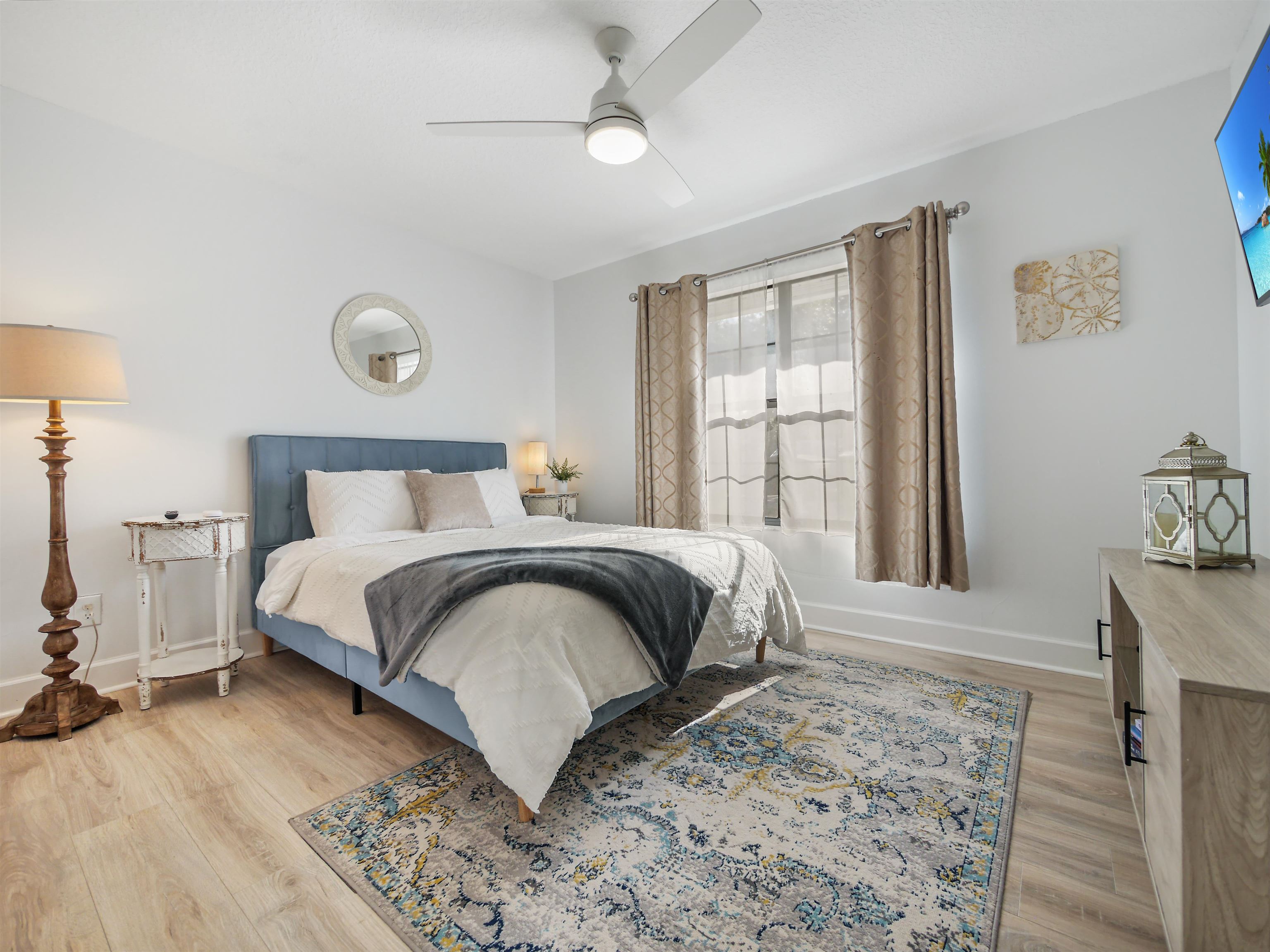 140 Hawthorne Road St. Augustine, FL 32086 - Photo 20 of 39 a bedroom with a large bed and a window