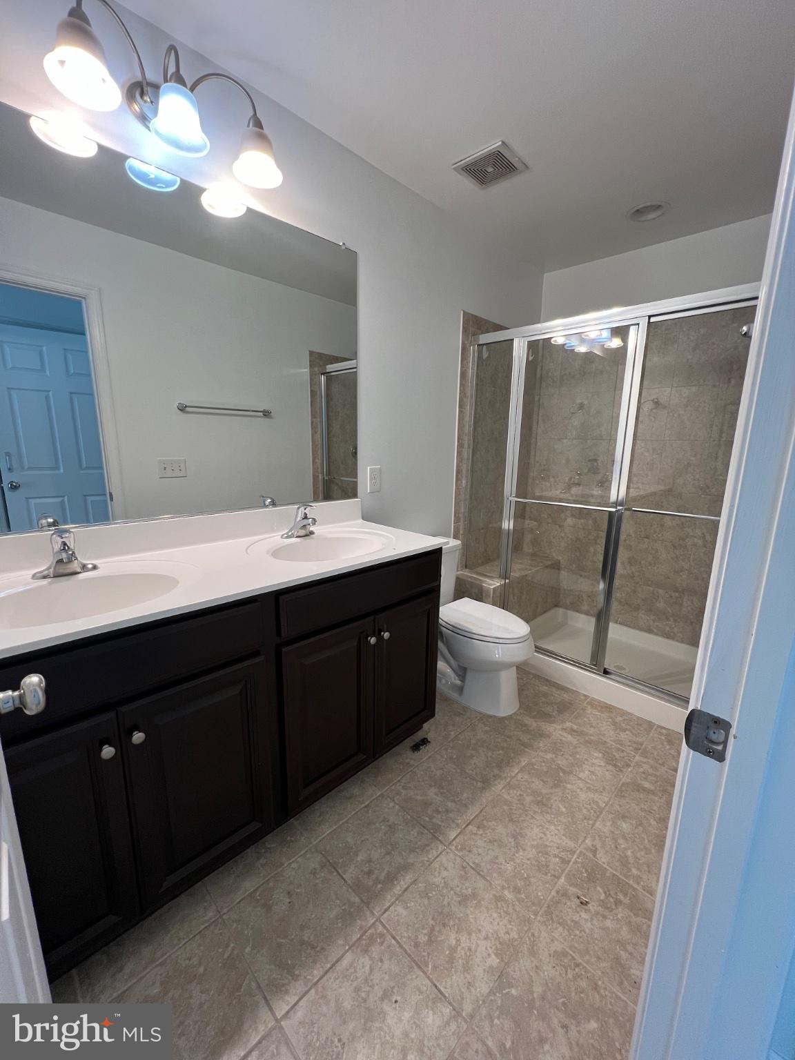 17087 Gibson Road Dumfries, VA 22026 - Photo 19 of 29 Primary bathroom