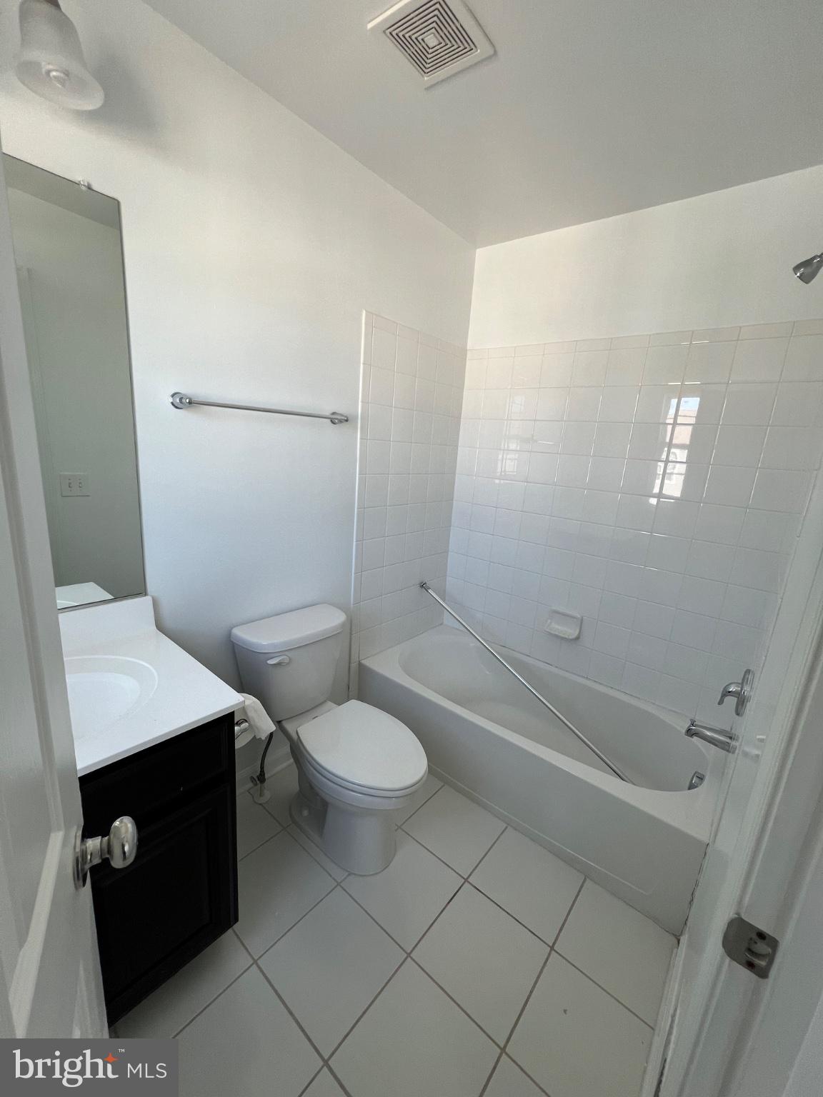 17087 Gibson Road Dumfries, VA 22026 - Photo 24 of 29 2nd bedroom ensuite bathroom