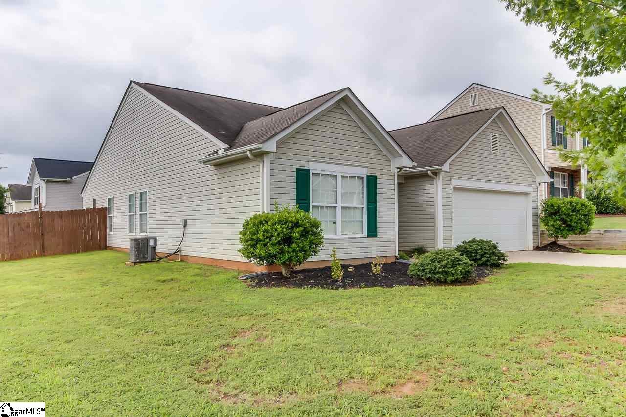 208 Ridgebrook Way Greenville, SC 29605 - Photo 2 of 33 Gallery Image 2