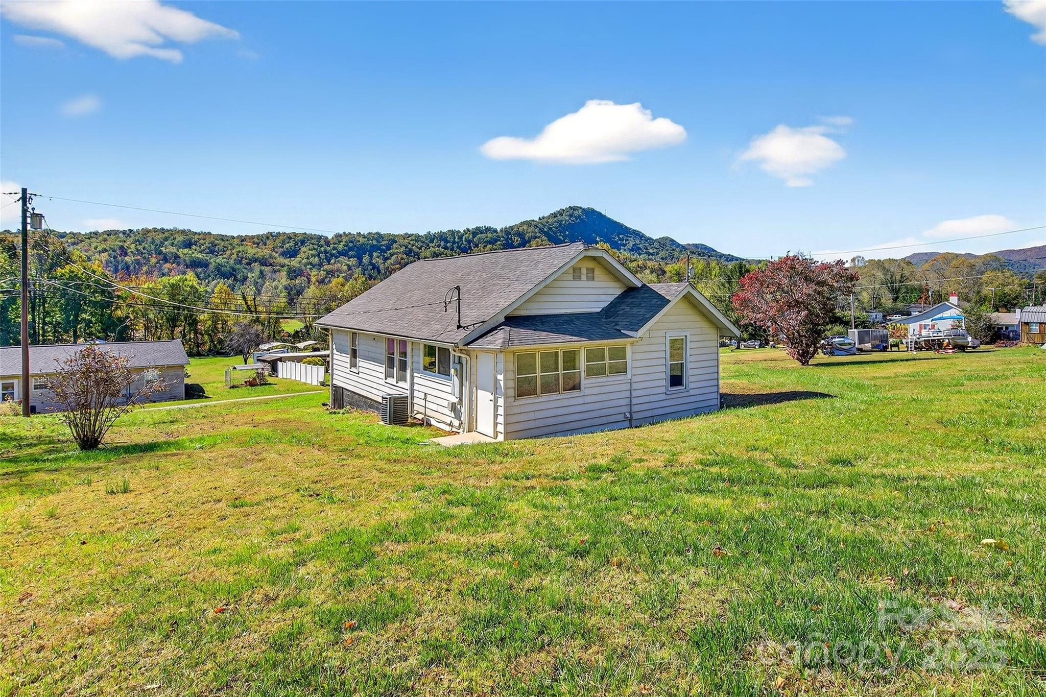 360 Old Catawba River Road Old Fort, NC 28762 - Photo 5 of 26 Gallery Image 5