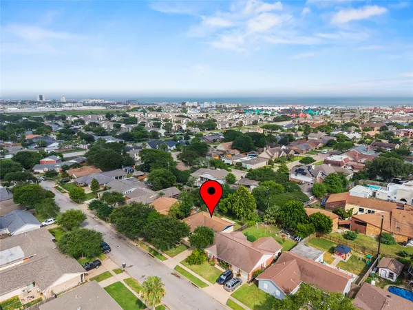 $290,000 | 7009 Youpon Drive, Galveston, TX 77551