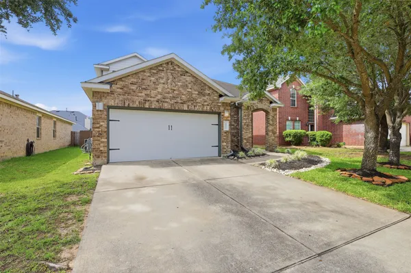 $2,200 | 8911 Headstall Drive, Tomball, TX 77375