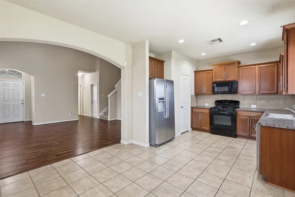 $2,200 | 8911 Headstall Drive, Tomball, TX 77375