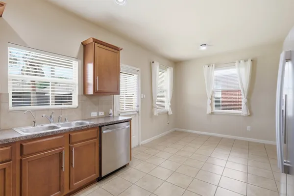 $2,200 | 8911 Headstall Drive, Tomball, TX 77375