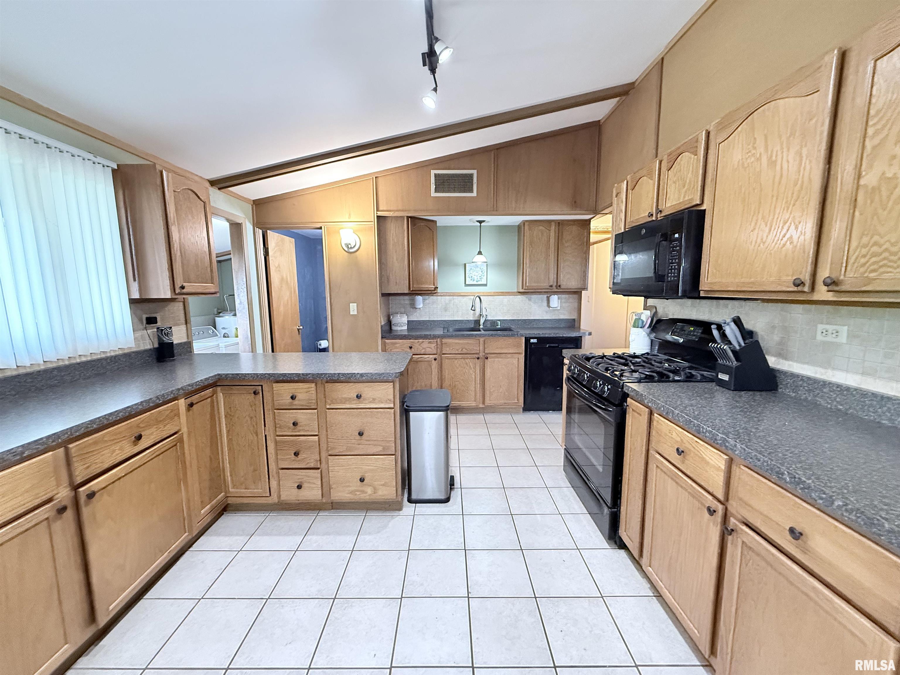 1310 Carver Road Springfield, IL 62707 - Photo 13 of 54
