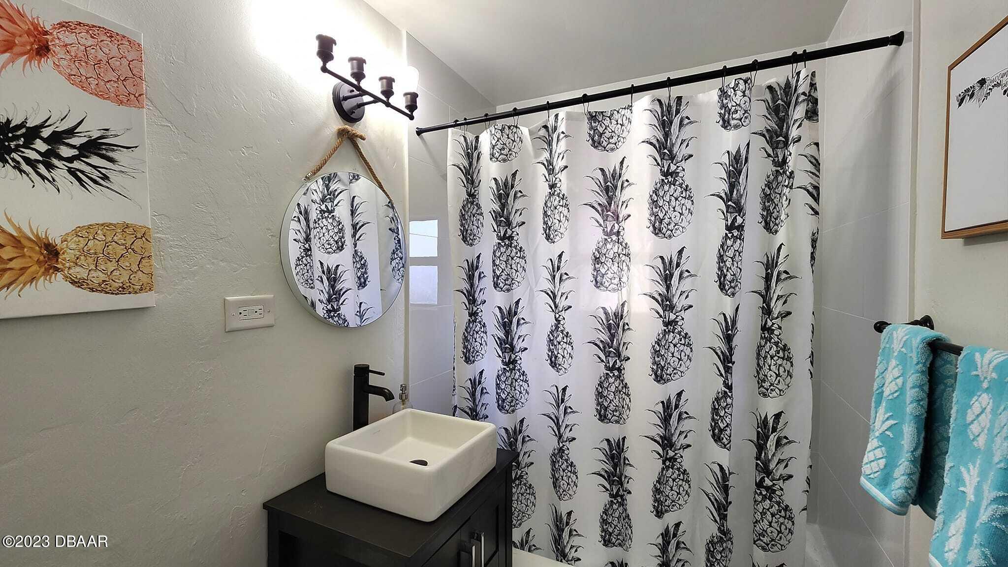 29 Palmetto Drive Ormond Beach, FL 32176 - Photo 16 of 30 Pineapple Bath