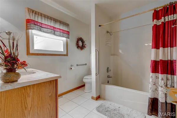 $250,000 | 79 Rolling Meadows Drive, Godfrey, IL 62035