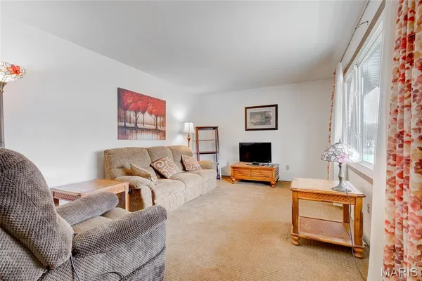 $250,000 | 79 Rolling Meadows Drive, Godfrey, IL 62035