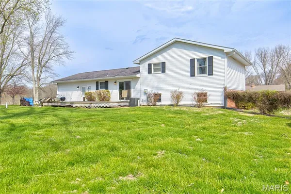 $250,000 | 79 Rolling Meadows Drive, Godfrey, IL 62035
