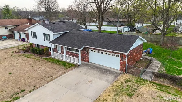 $250,000 | 79 Rolling Meadows Drive, Godfrey, IL 62035