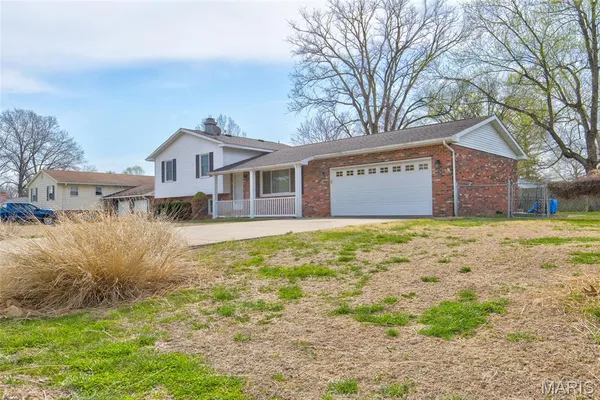 $250,000 | 79 Rolling Meadows Drive, Godfrey, IL 62035
